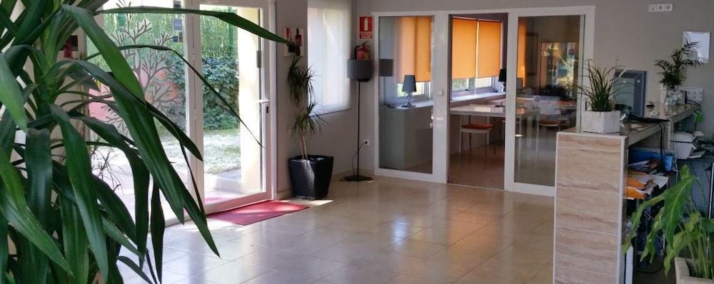 Hostal Aravaca Garden Madrid Ngoại thất bức ảnh