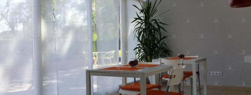 Hostal Aravaca Garden Madrid Ngoại thất bức ảnh