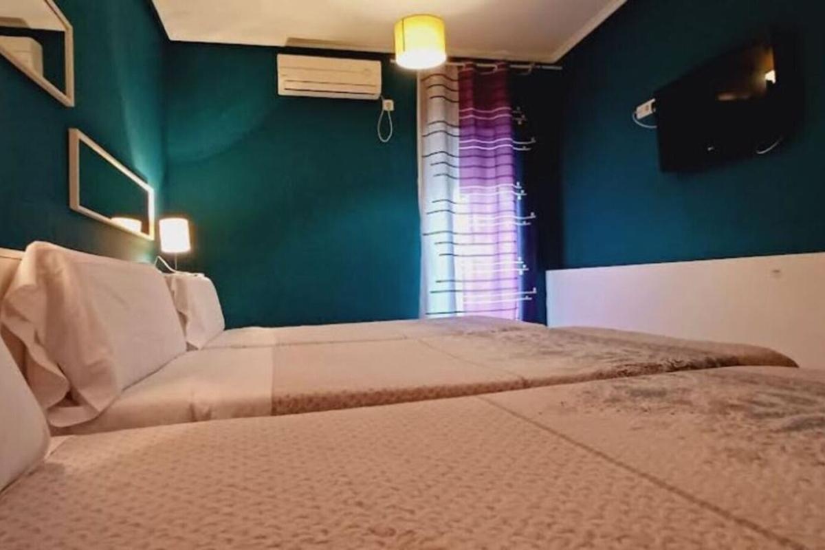 Hostal Aravaca Garden Madrid Ngoại thất bức ảnh