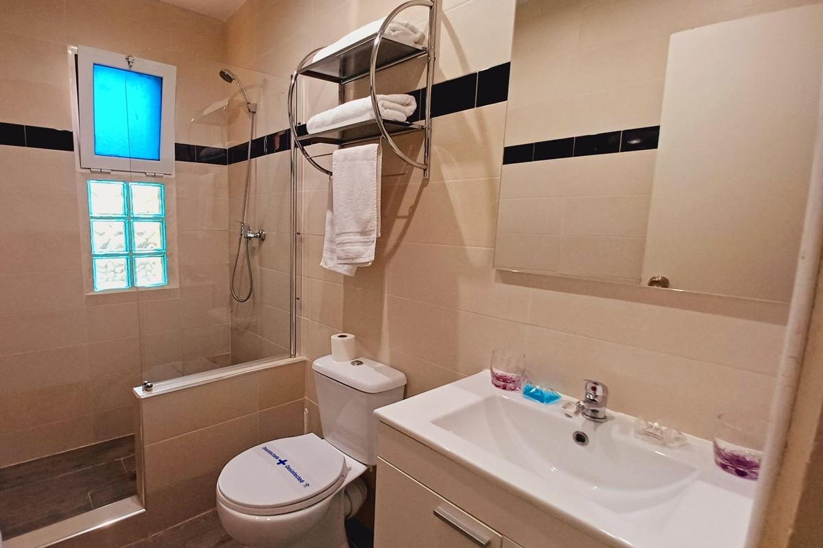 Hostal Aravaca Garden Madrid Ngoại thất bức ảnh